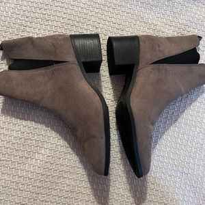 Tan faux suede chelsea boots, Size 6.5